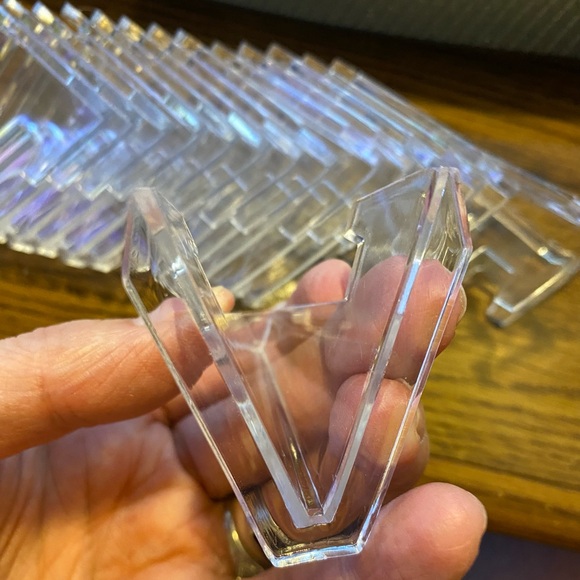 New in box package of 15 clear acrylic easel stands 2.16 inch height from Hipiwe - Picture 6 of 13